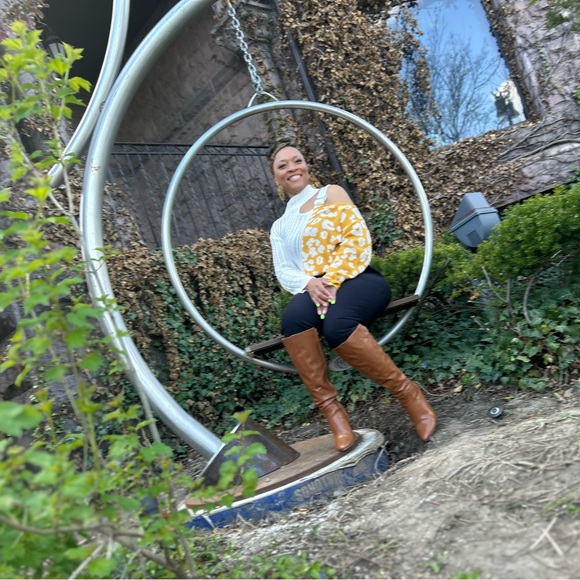 Come join us as I cohost “Transitional Trends Posh Party" tonight @1900 PDT. - Picture 2 of 5